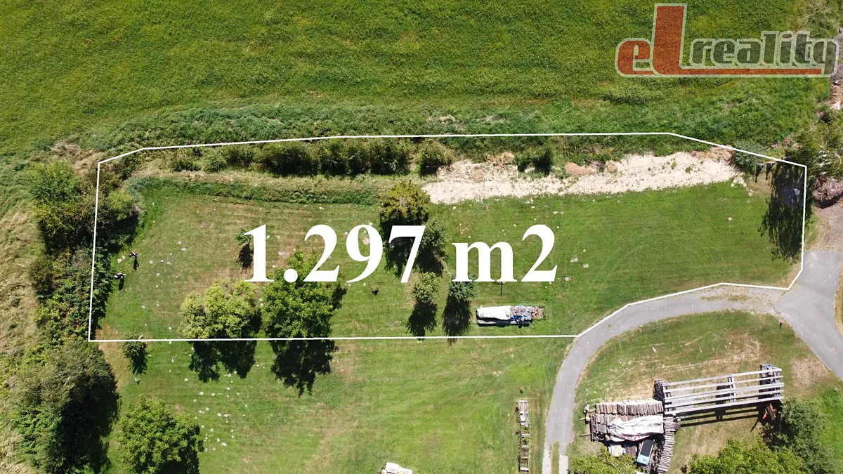 Prodej stavebního pozemku 1297 m²